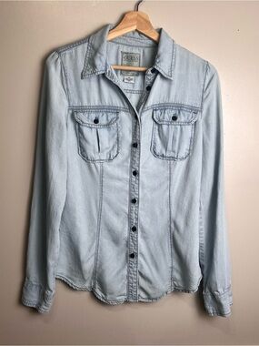 Guess Women’s Denim Style Long Sleeve Shirt Size S Light Wash Button Front, EUC